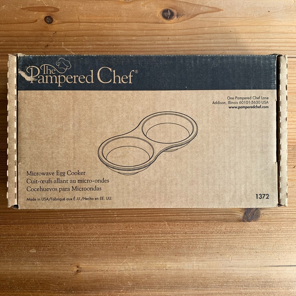 ⭐️Pampered Chef Microwave stone Egg Cooker